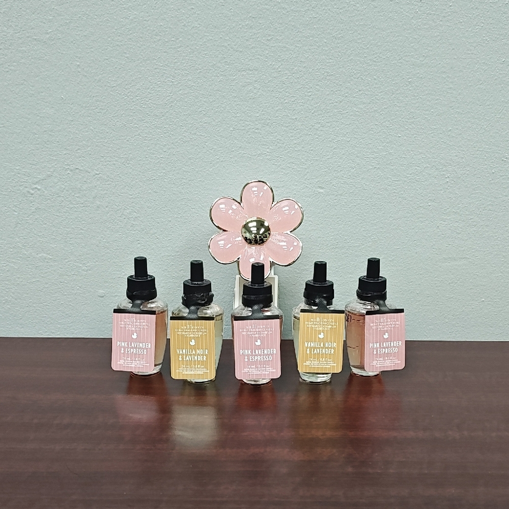 Bath & Body Works PINK DAISY Wallflowers Scent Control Plug + 5 Wallflowers